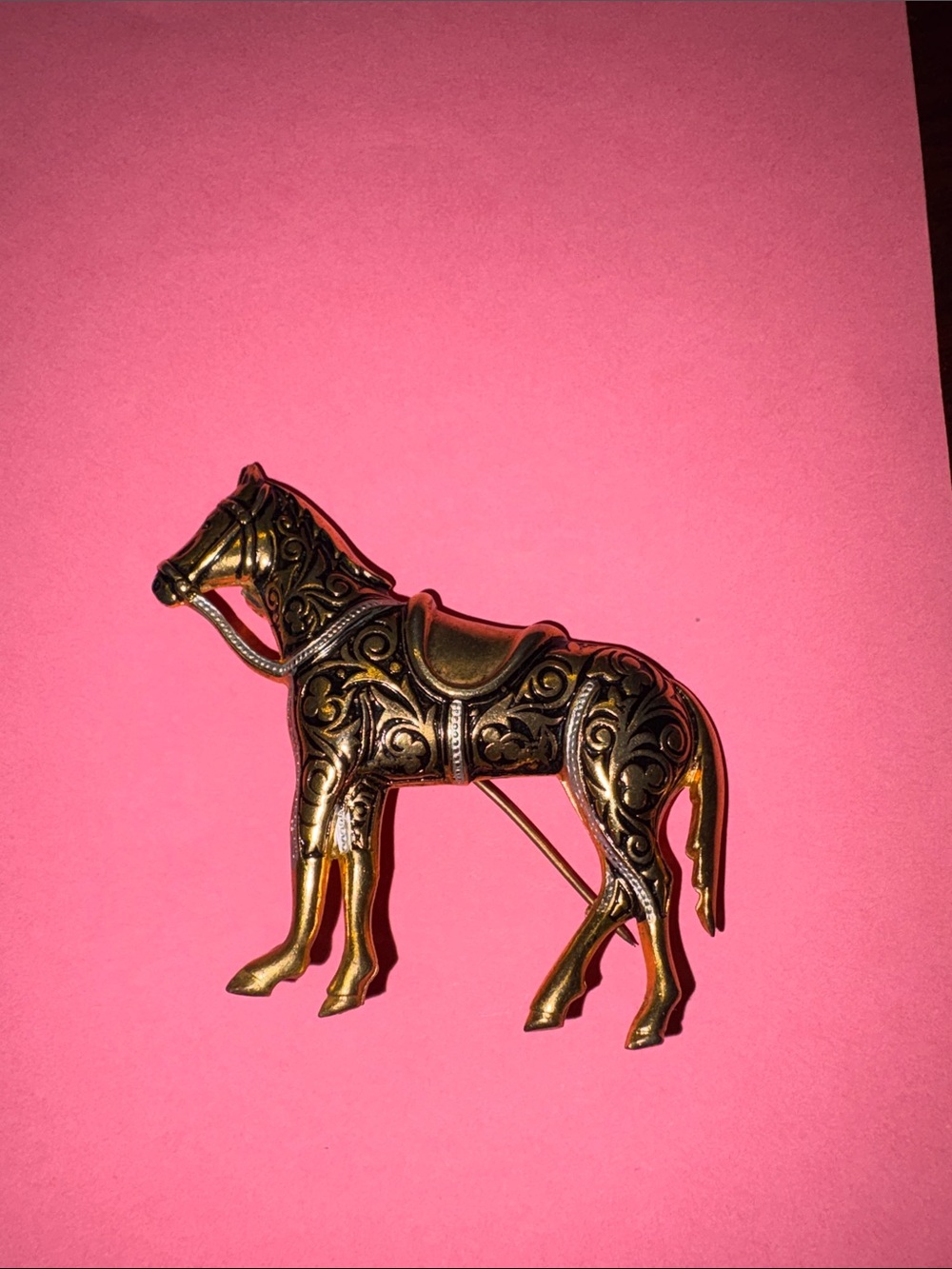 Vintage-Inspired Gold Horse Brooch - Elegant Women's Jewelry